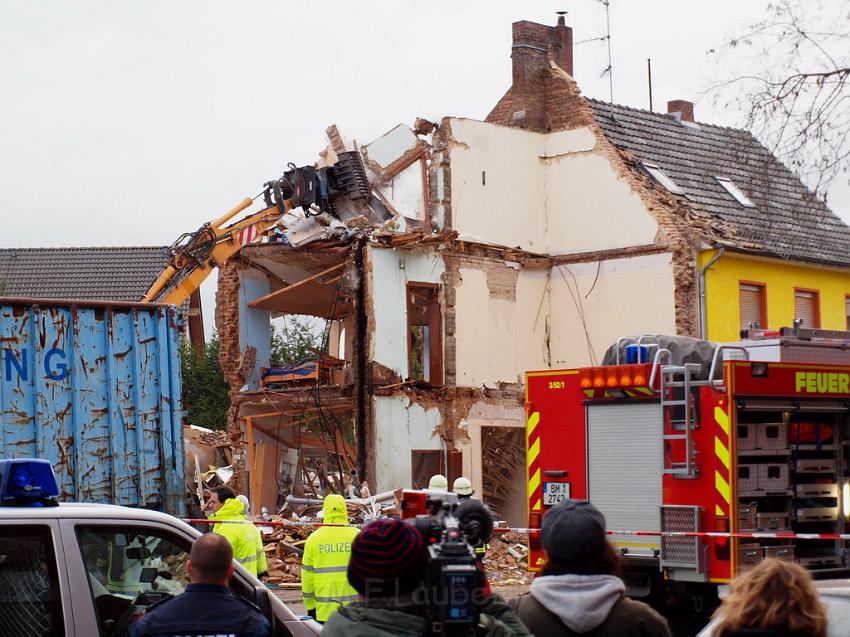 Hausexplosion Bruehl bei Koeln Pingsdorferstr P536.JPG